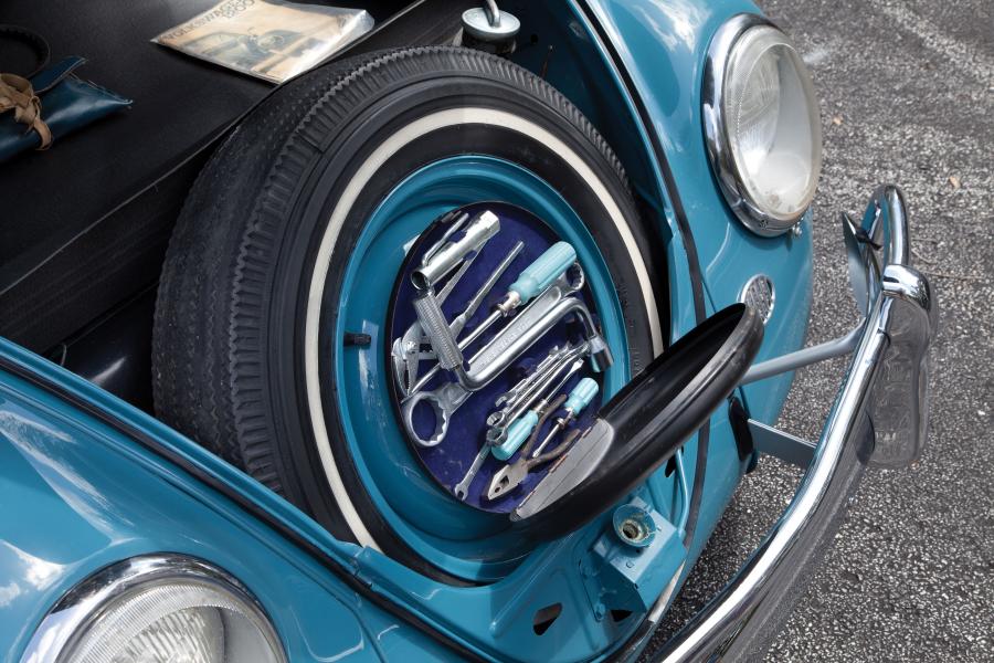  Volkswagen Beetle Cabriolet White Roof 1963 года  (фото 5 из 18)